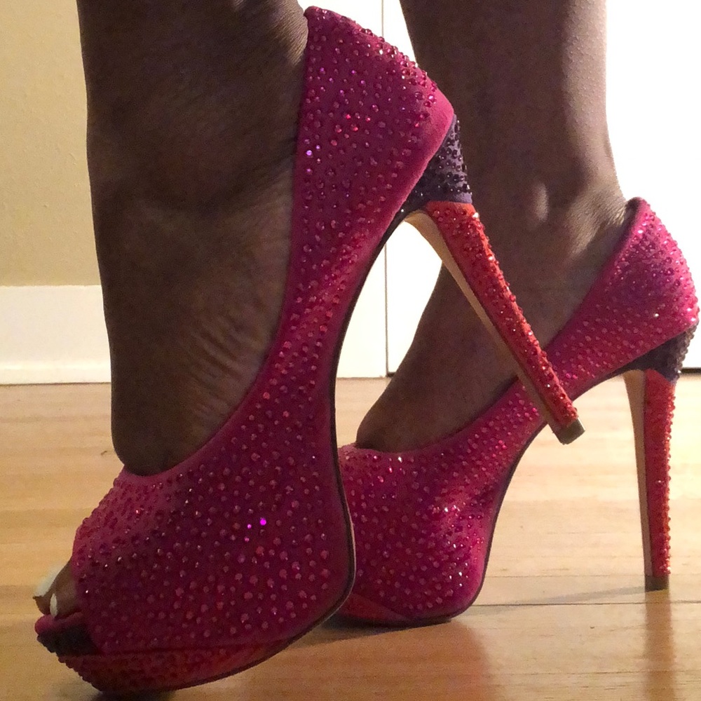 Size 10, Fuchsia Shoe with Red and Violet Hill